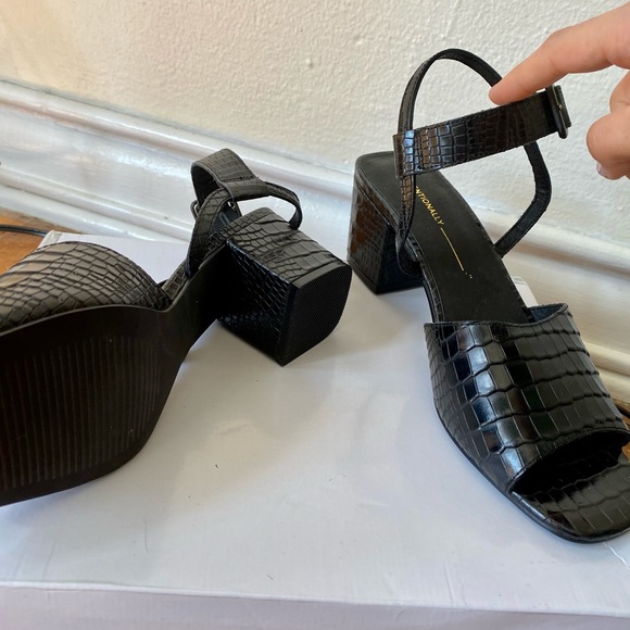 Intentionally Blank Vintage Inspired Leather Heel - Picture 10 of 12